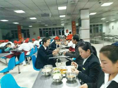 企業(yè)壯大不忘本 以幫帶扶展雄風——為餐飲企業(yè)提供專業(yè)管理服務(wù)的實踐探索